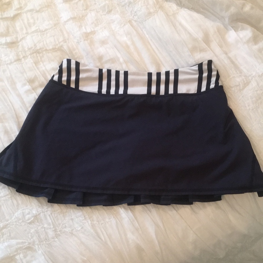 black lululemon skirt